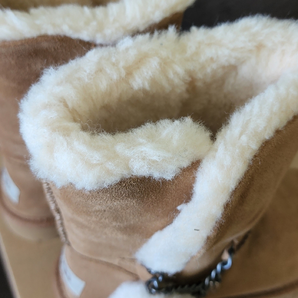 UGG - Picture 7 of 9
